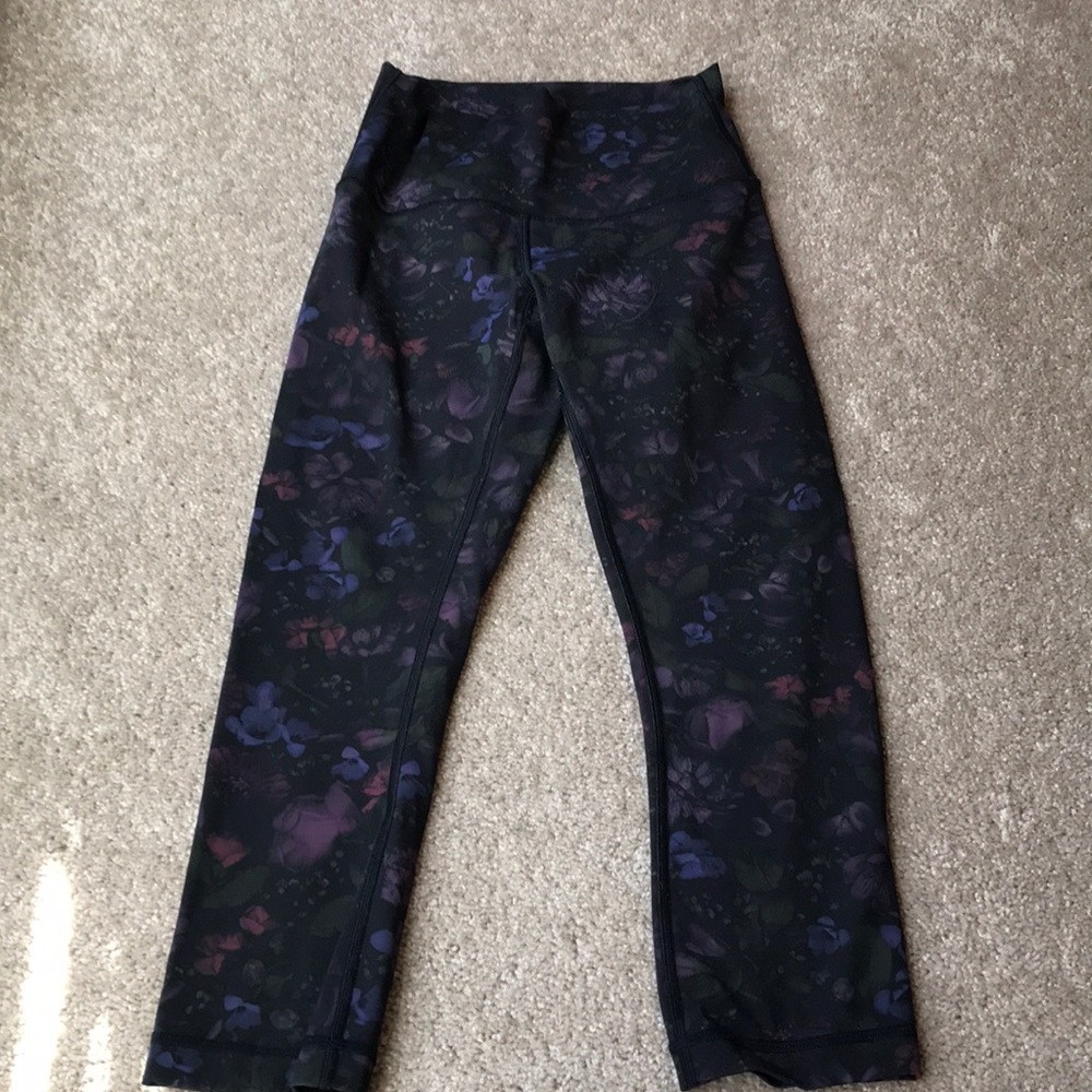 Size 4 lululemon yoga pants. Good condition.